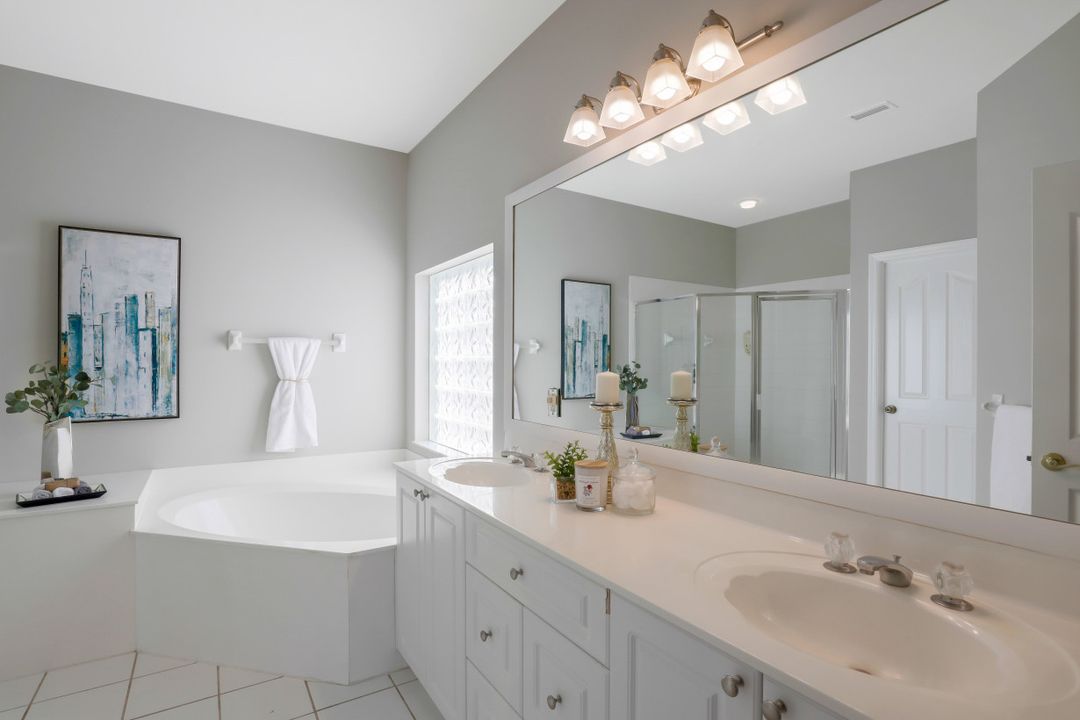 11043 Lakeland Cir, Fort Myers, FL 33913