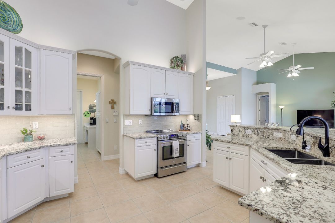 2717 SW 37th St, Cape Coral, FL 33914