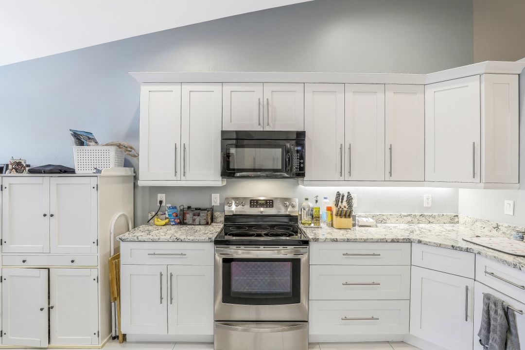 8511 Ibis Cove Cir, Naples, FL 34119