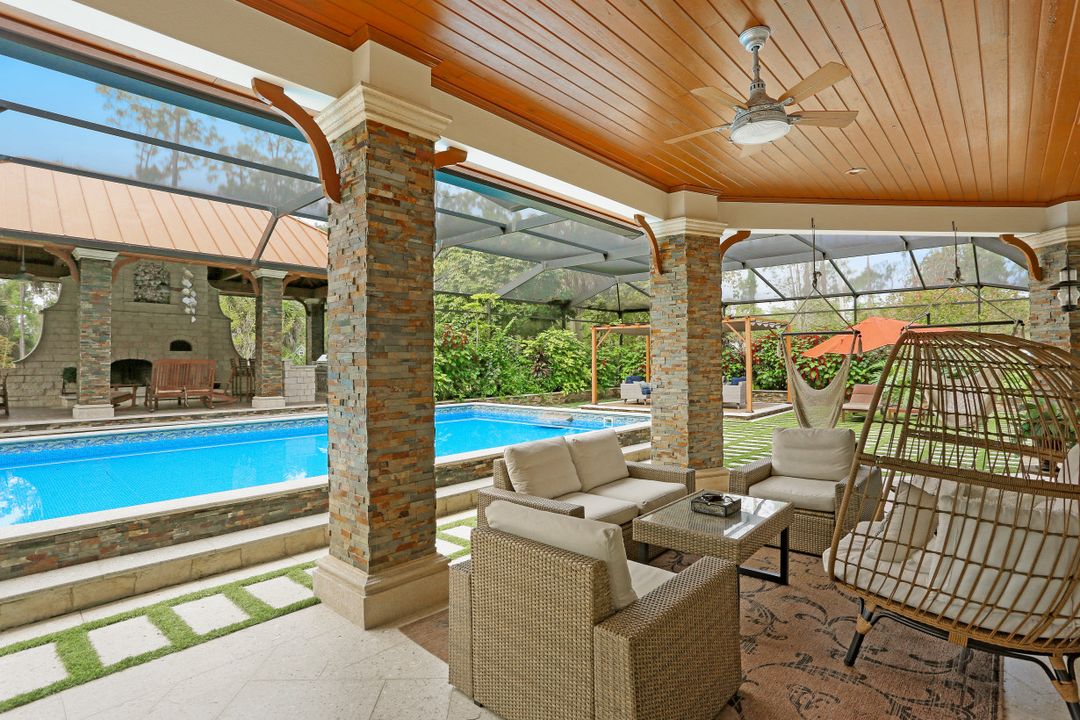 5610 Bur Oaks Ln, Naples, FL 34119