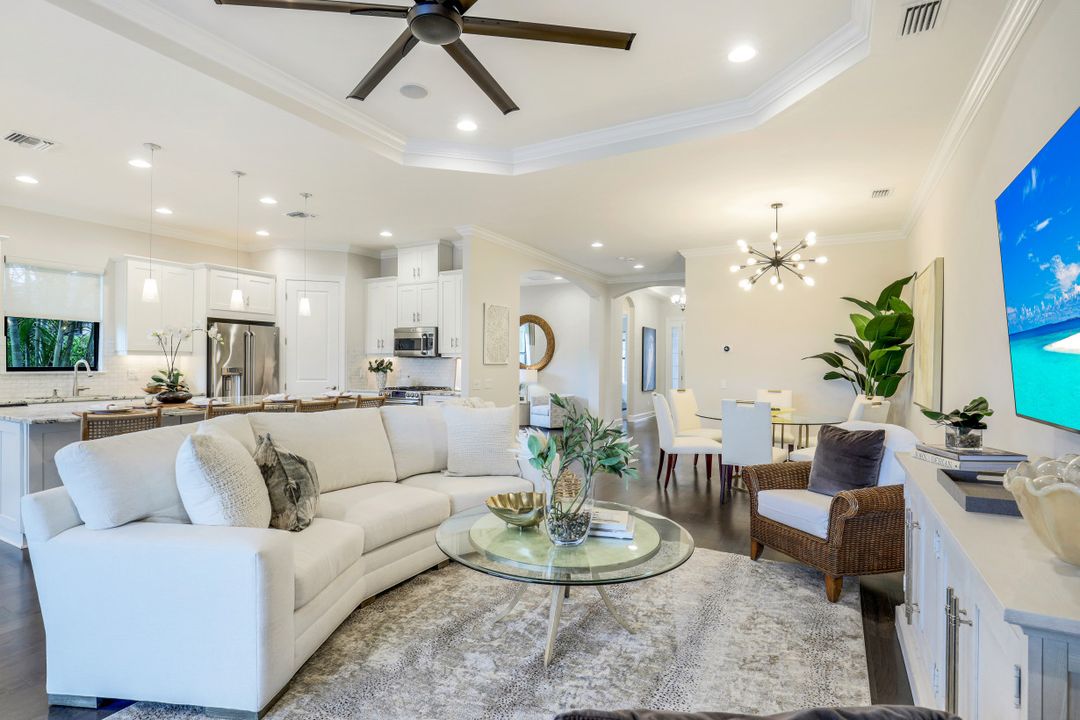 8815 Vaccaro Ct, Naples, FL 34119