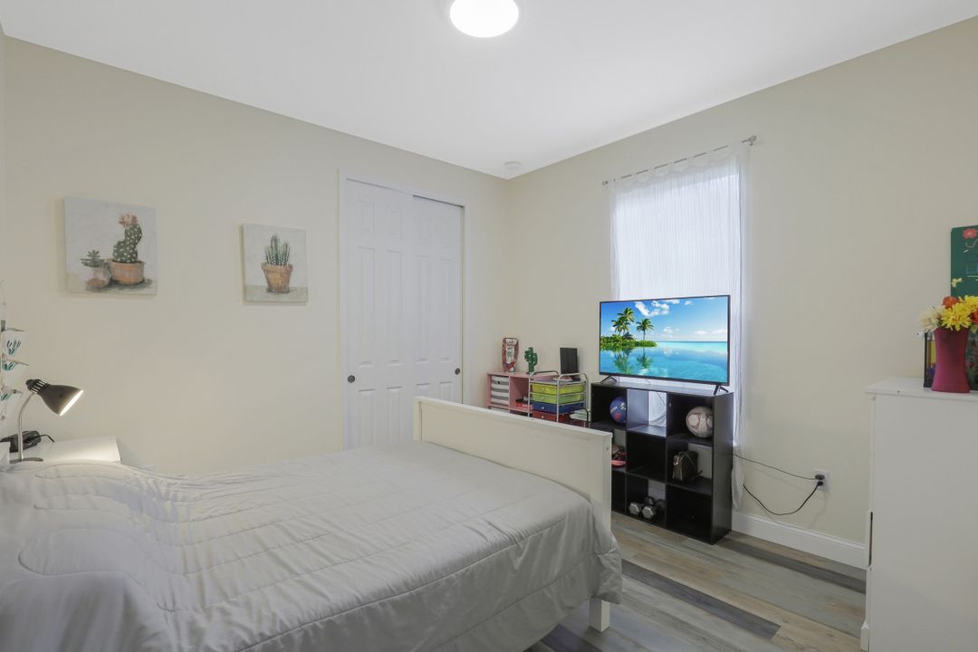 2058 Mandarin Ln, Naples, FL 34120