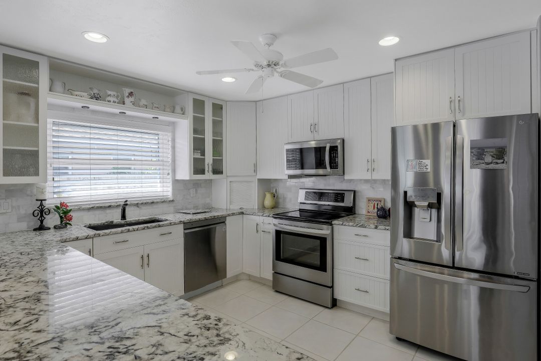 562 100th Ave N, Naples, FL 34108