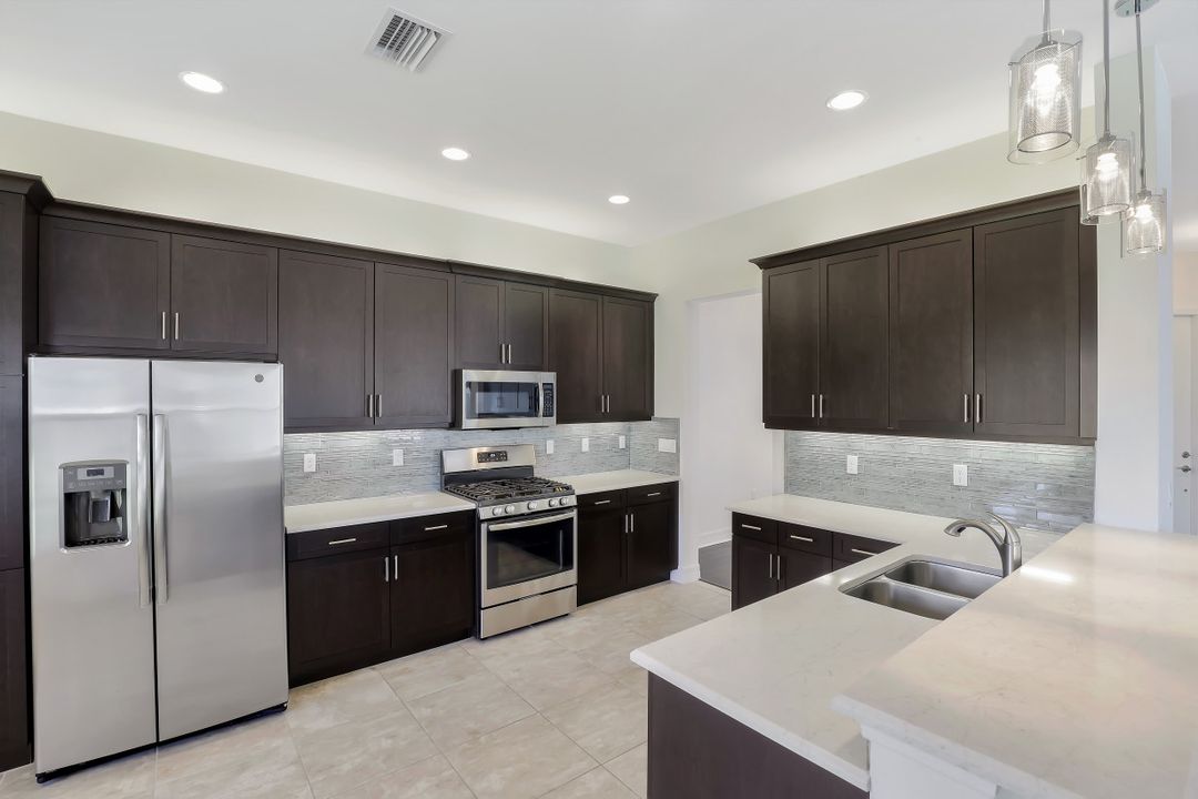 4489 Aurora St, Naples, FL 34119