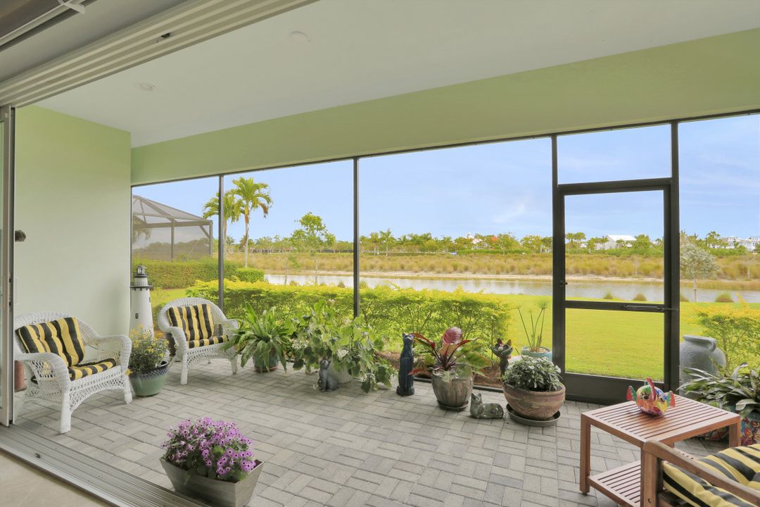 6462 Warwick Ave, Naples, FL 34113