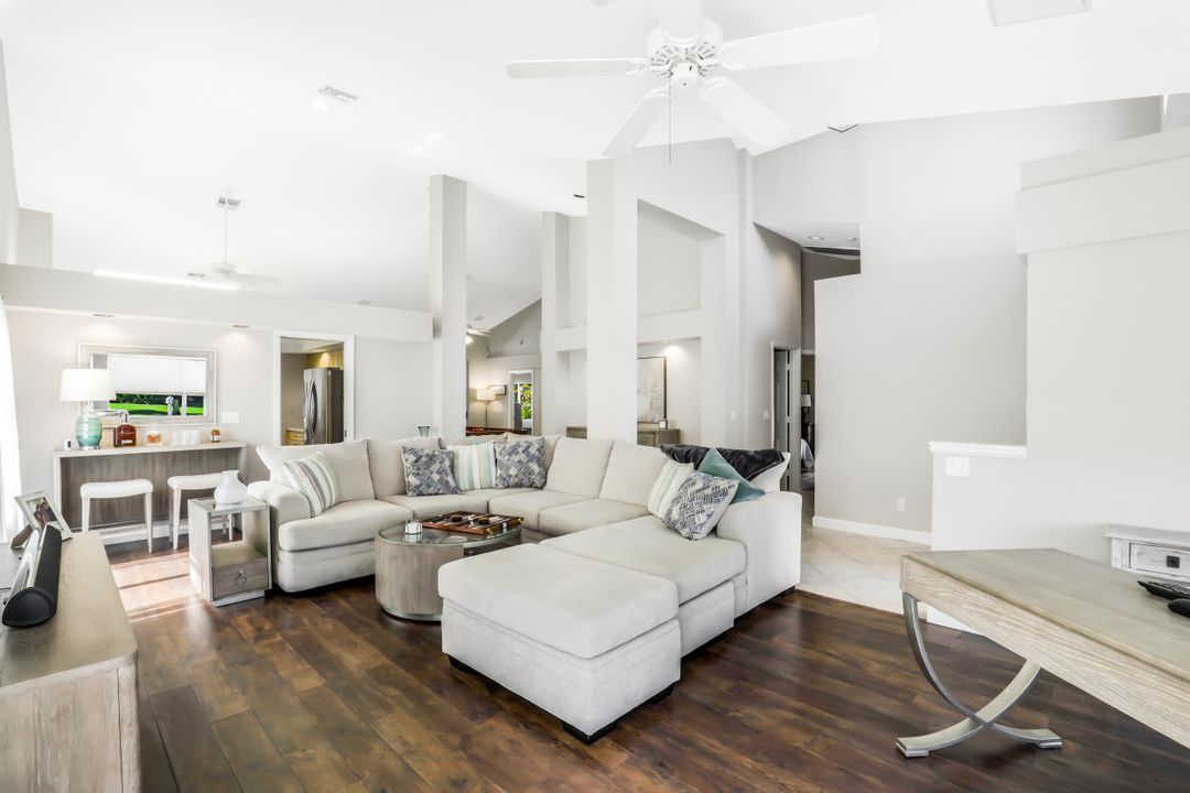 1517 Kenridge Pl, Naples, FL 34104