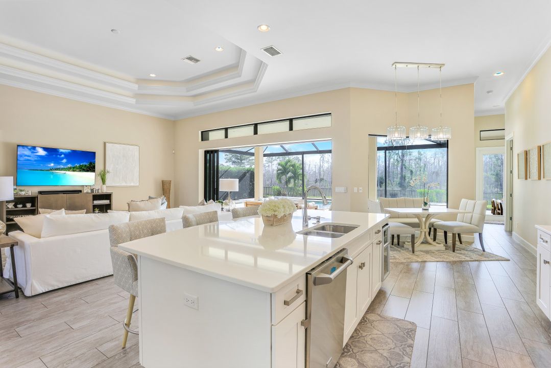 9086 Sorreno Ct, Naples, FL 34119