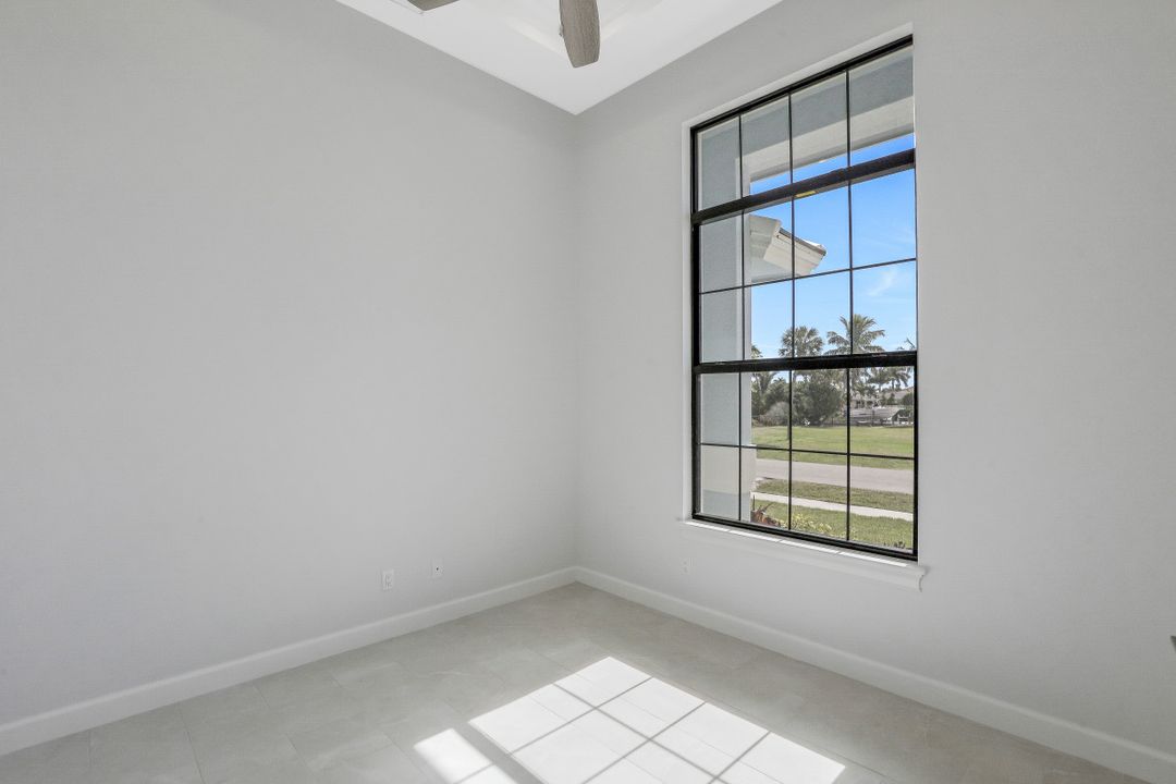 782 Saturn Ct, Marco Island, FL 34145