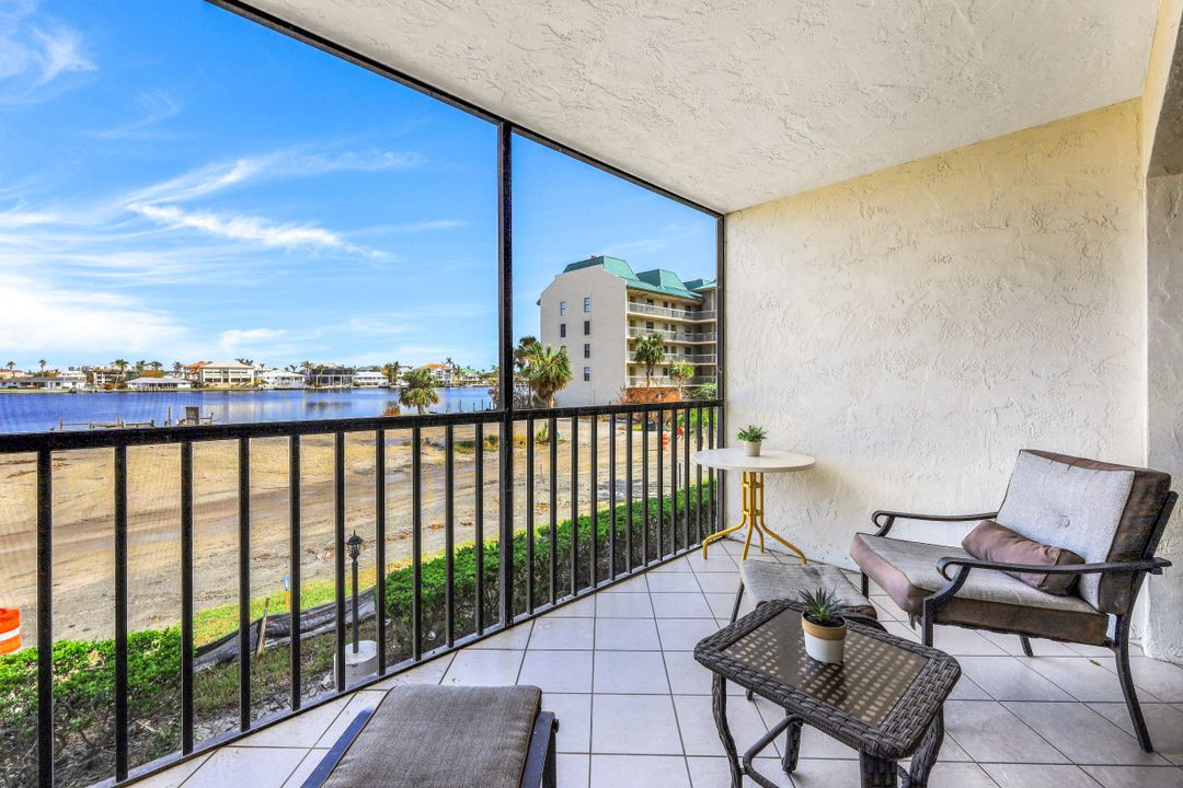 260 Southbay Dr #104, Naples, FL 34108