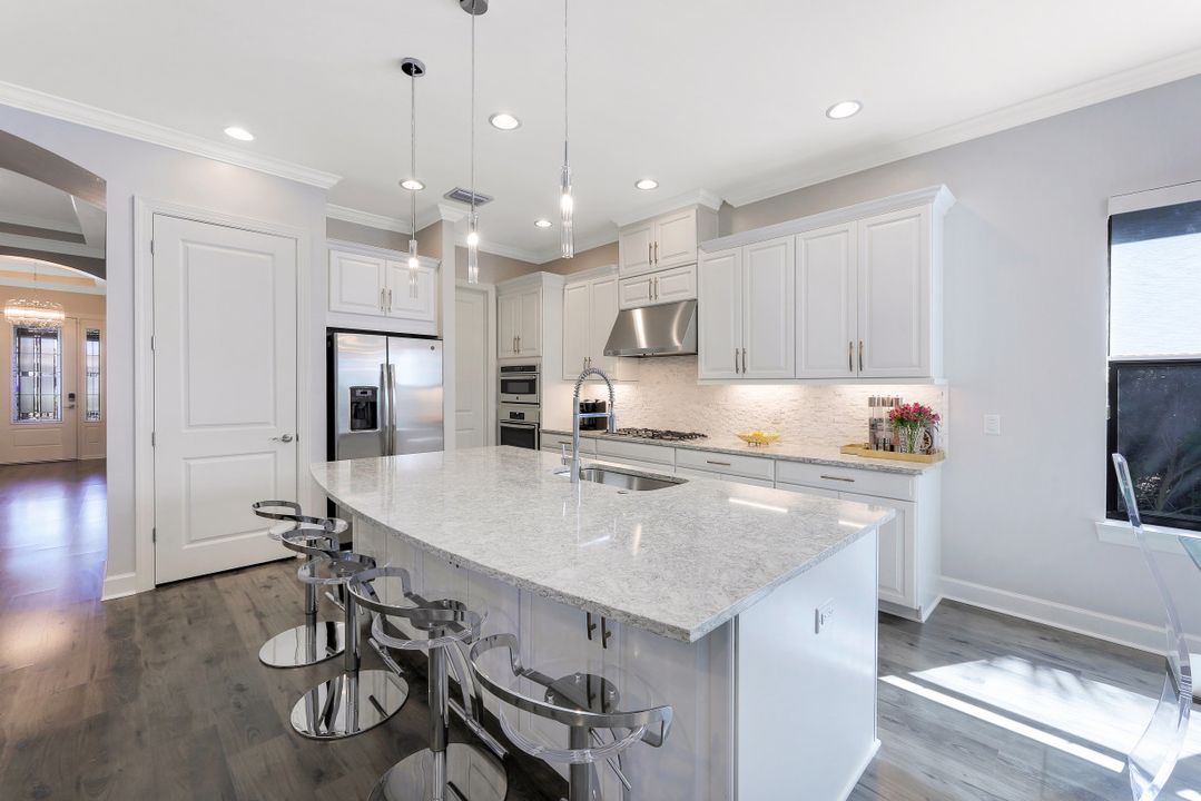 8696 Dilillo Ct, Naples, FL 34119