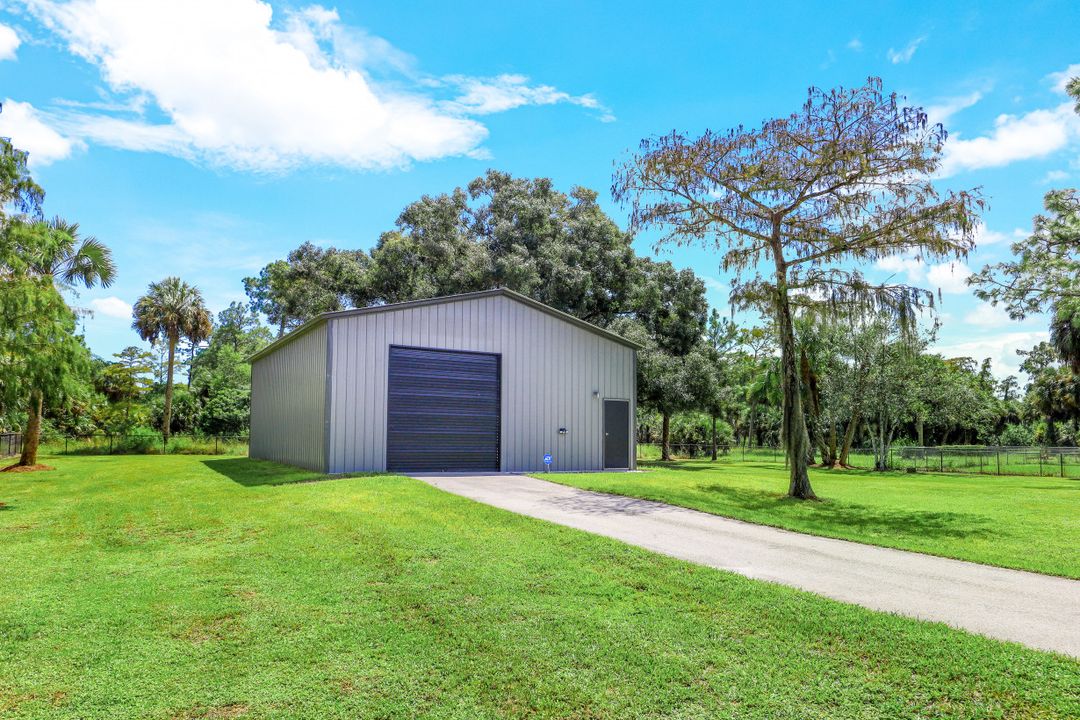 140 5th St NW, Naples, FL 34120