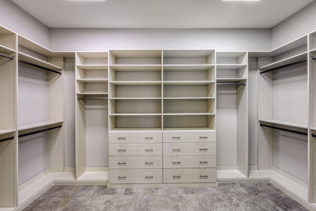 9243 Rialto Ln, Naples, FL 34119