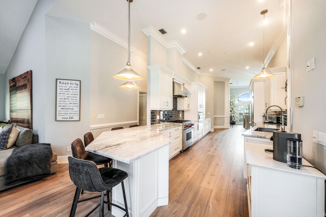 713 Shadow Lake Ln, Naples, FL 34108