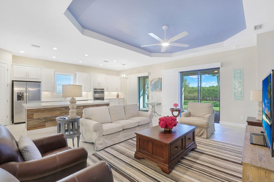 8458 Sevilla Ct, Naples, FL 34114