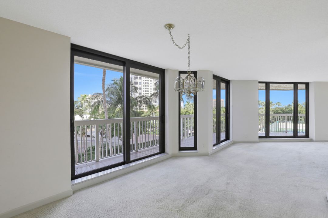 4901 Gulf Shore Blvd N #402, Naples, FL 34103