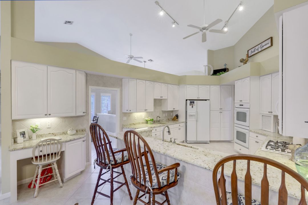 9245 The Ln, Naples, FL 34109