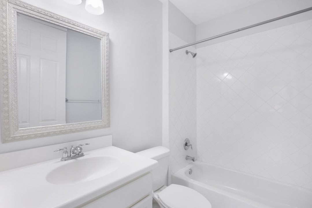 1391 Santiago Cir #902, Naples, FL 34113