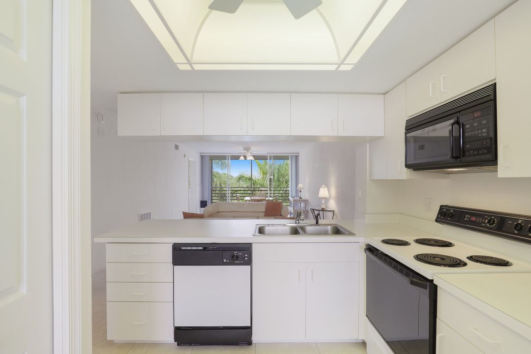 285 Naples Cove Dr #1604, Naples, FL 34110