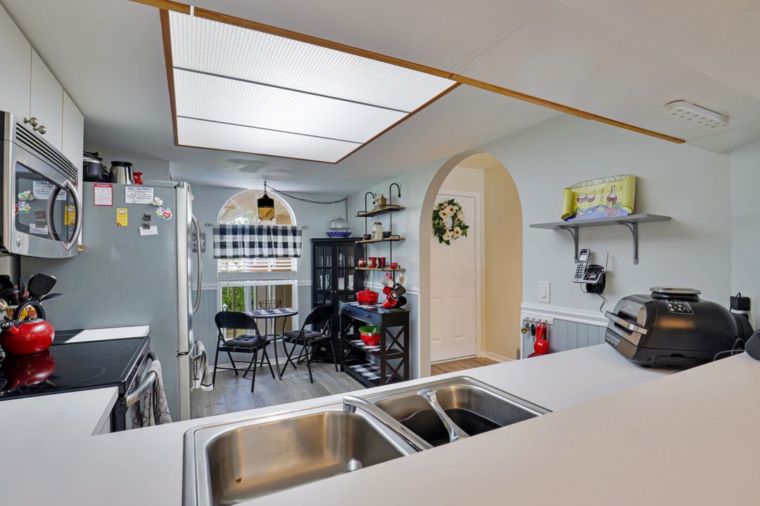 721 Mardel Dr  #606, Naples, FL 34104