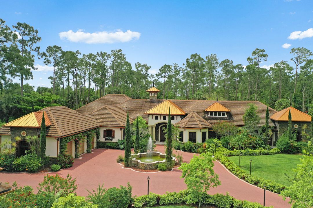 5610 Bur Oaks Ln, Naples, FL 34119