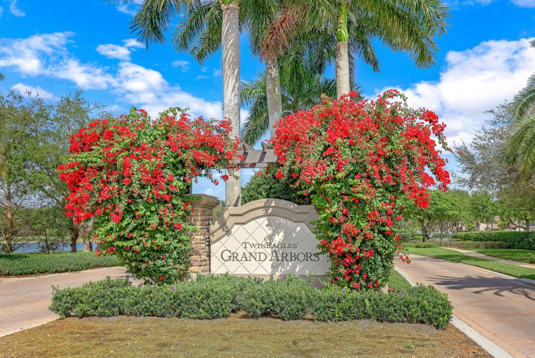 11857 Bramble Ct, Naples, FL 34120