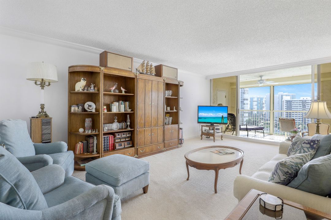 4051 Gulf Shore Blvd N #1105, Naples, FL 34103