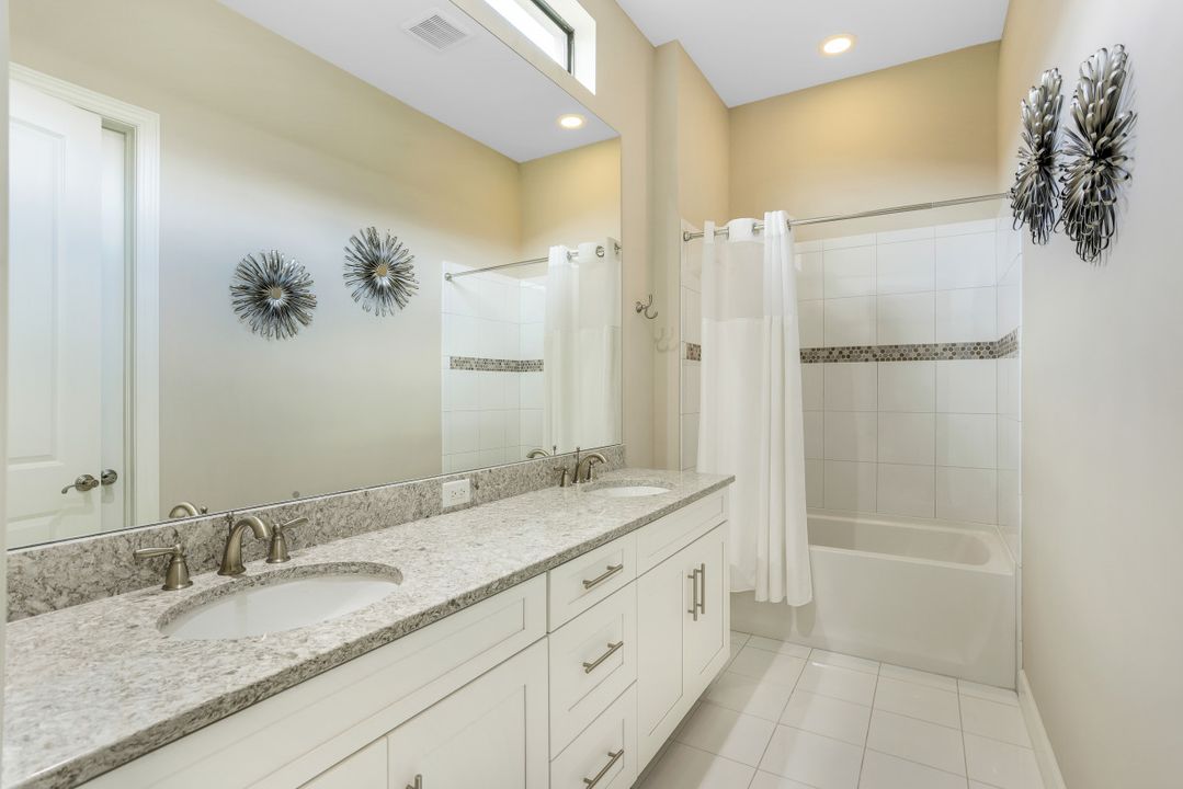 9086 Sorreno Ct, Naples, FL 34119