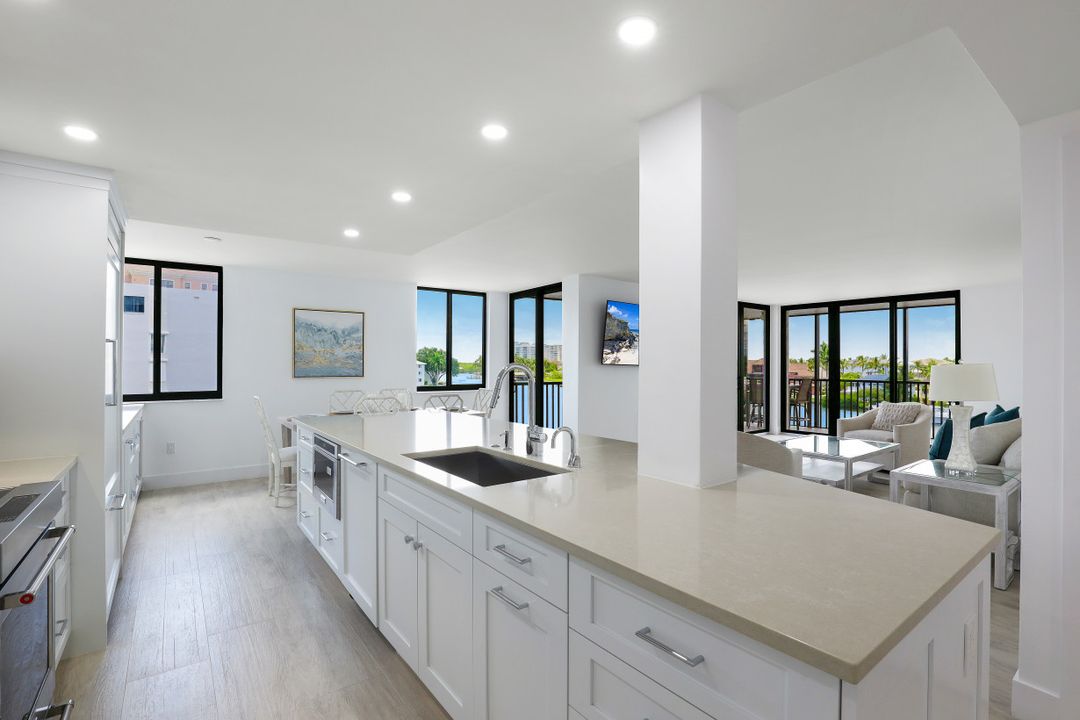 10482 Gulf Shore Dr #231, Naples, FL 34108