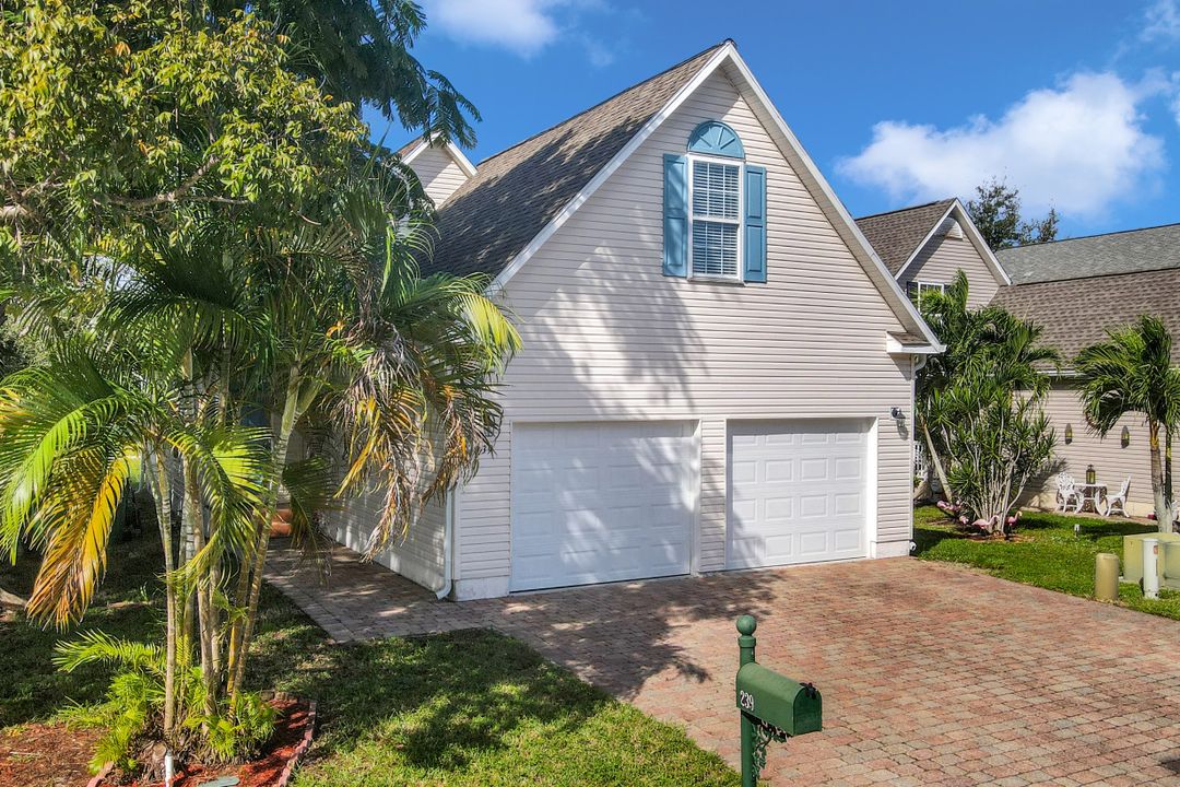 239 Leawood Cir, Naples, FL 34104