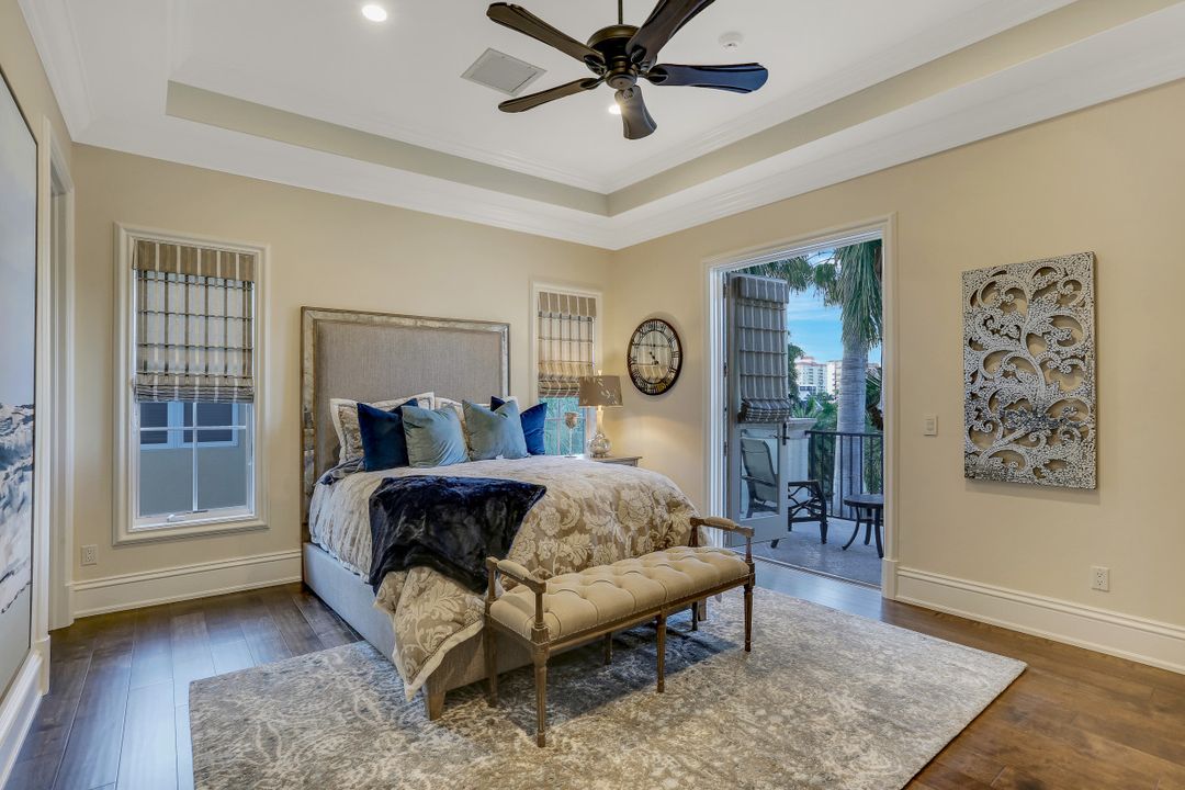 172 Seabreeze Ave, Naples, FL 34108