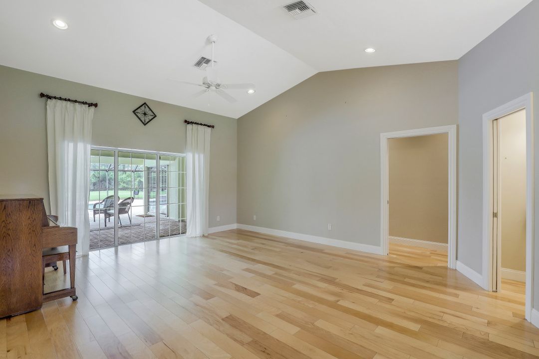 762 Hickory Rd, Naples, FL 34108