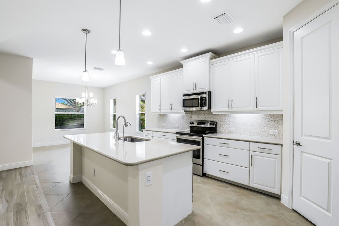 3625 Canopy Cir, Naples, FL 34120