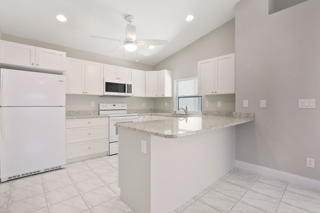 718 95th Ave N, Naples, FL 34108