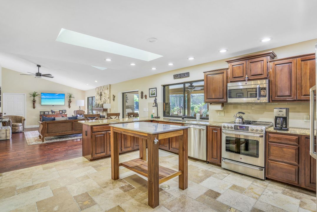 6846 Trail Blvd, Naples, FL 34108