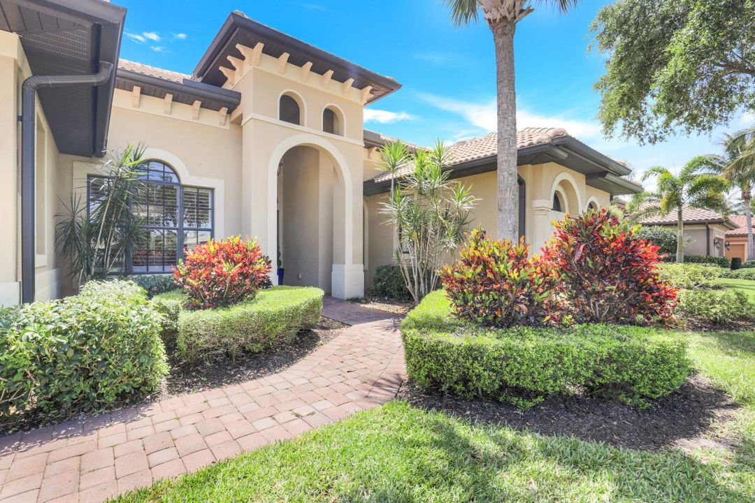 7323 Acorn Way, Naples, FL 34119