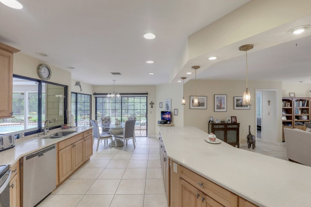 2259 Queens Way, Naples, FL 34112