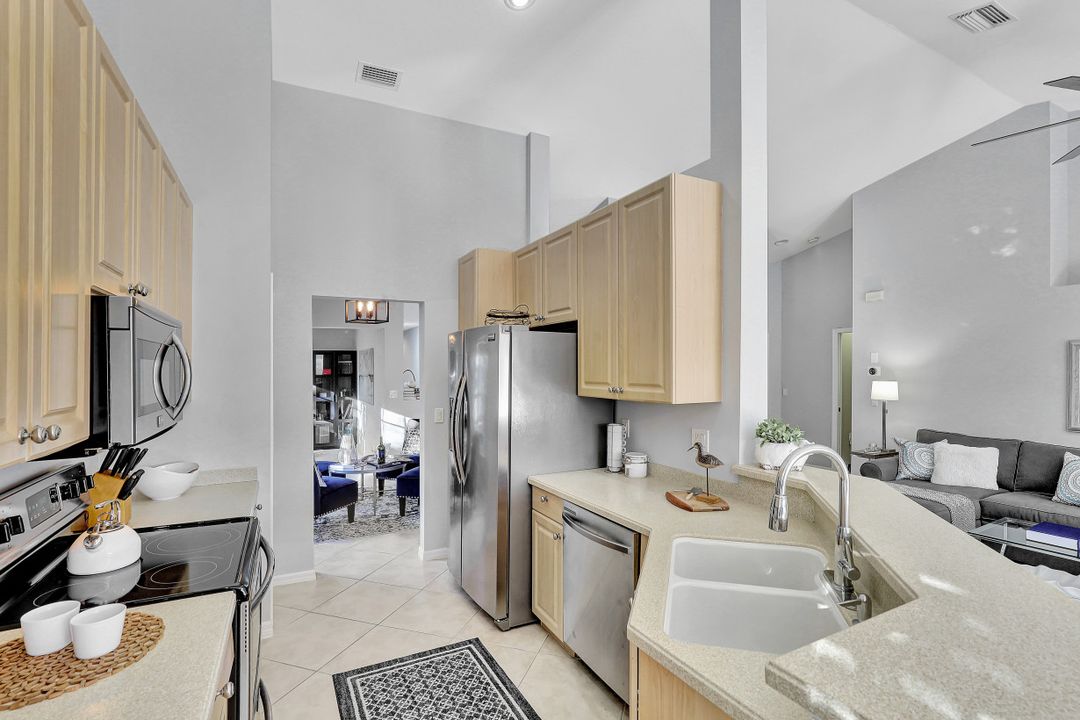 6325 Lexington Ct, Naples, FL 34110