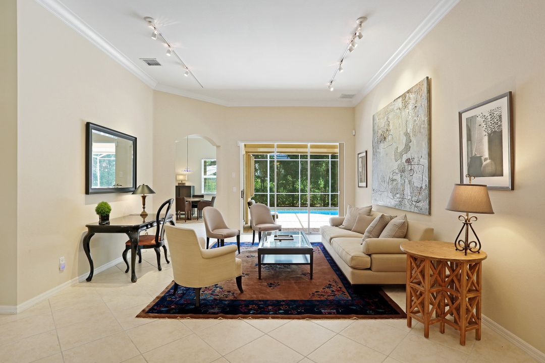 20490 Foxworth Cir, Estero, FL 33928