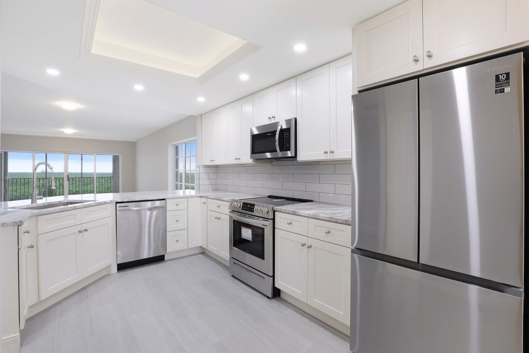 13105 Vanderbilt Dr #505, Naples, FL 34110