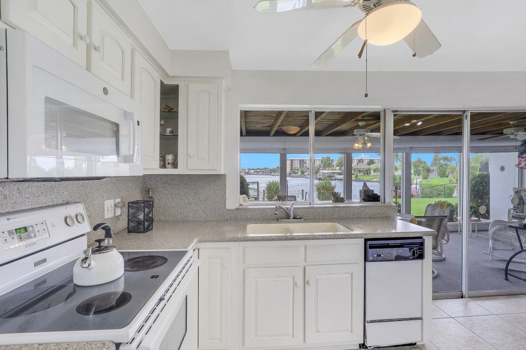 1923 SE 45th St, Cape Coral, FL 33904