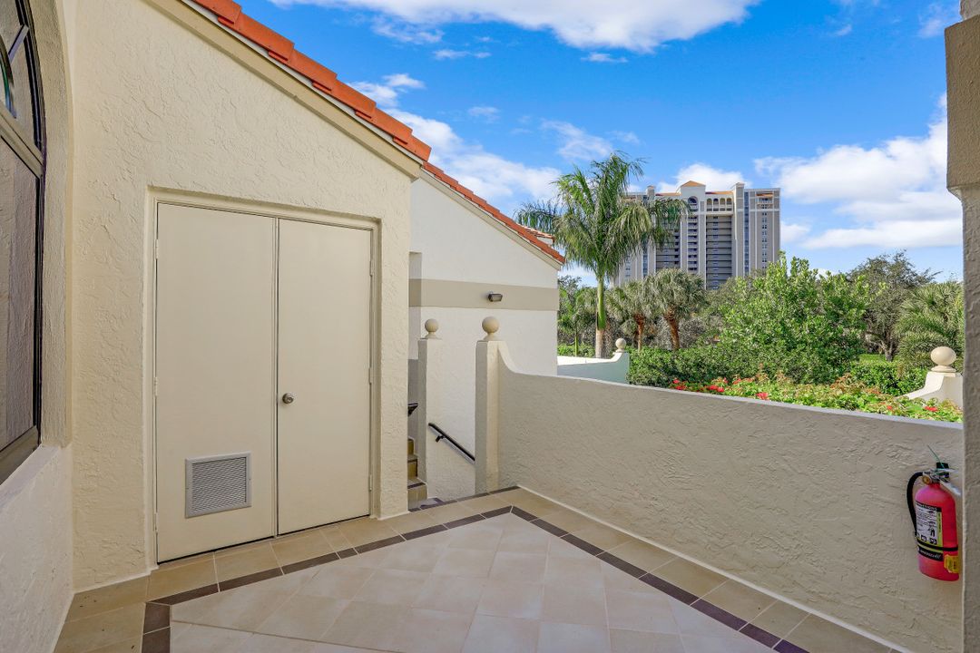 6535 Valen Way #202, Naples, FL 34108