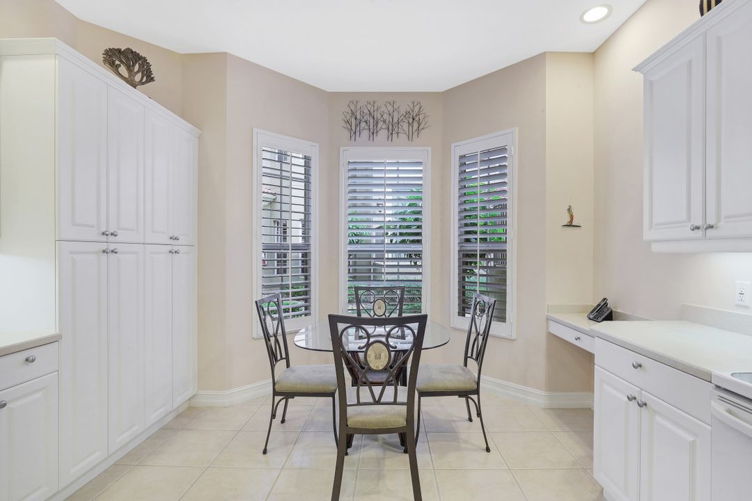 5005 Maxwell Cir #102, Naples, FL 34105
