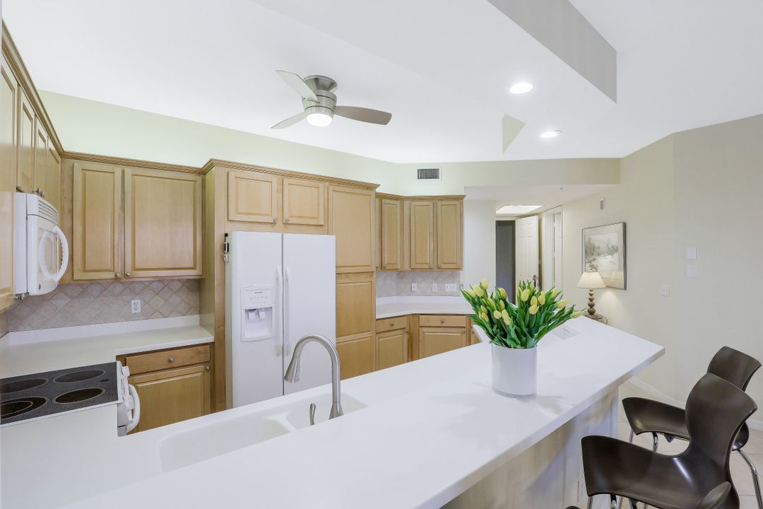 410 Flagship Dr #302, Naples, FL 34108