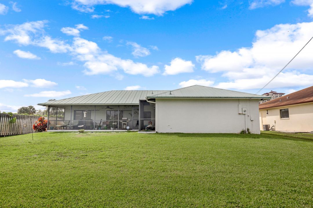 541 92nd Ave N, Naples, FL 34108