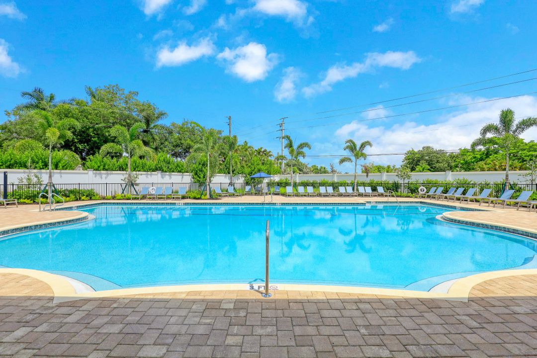 1077 Tranquil Brk Dr, Naples, FL 34114