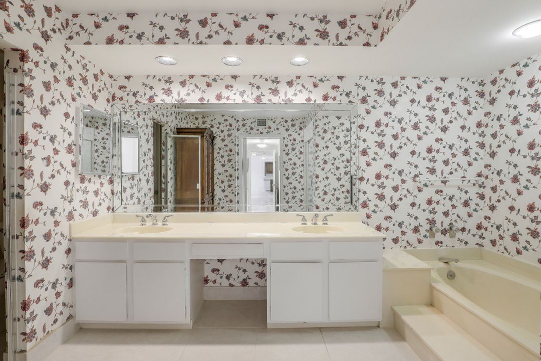 4051 Gulf Shore Blvd N #1105, Naples, FL 34103