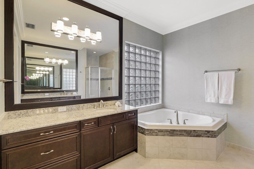 2915 Cinnamon Bay Cir, Naples, FL 34119