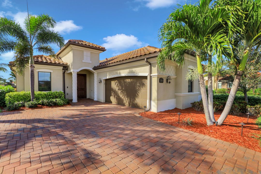 28600 Derry Ct, Bonita Springs, FL 34135