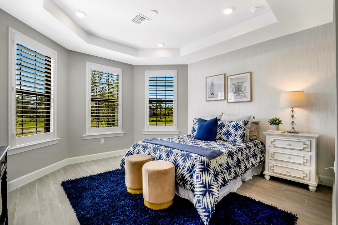 9765 Everglades Dr, Naples, FL 34120