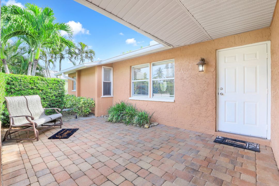 580 105th Ave N, Naples, FL 34108